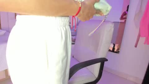 Snapshot of _tinyrousse_ chatting on 12/16/25, 08:03 Rousse online show from 12/16/25, 08:03