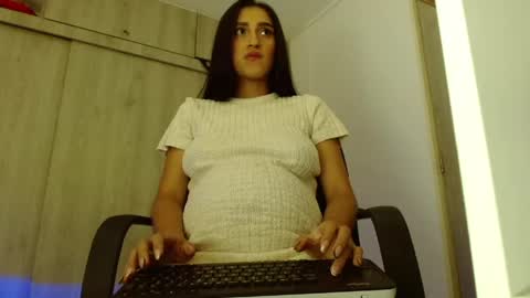 Snapshot of _tinyrousse_ chatting on 04/24/26, 10:45 Rousse online show from 04/24/26, 10:45