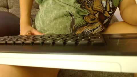 Snapshot of _tinyrousse_ chatting on 05/01/26, 07:07 Rousse online show from 05/01/26, 07:07