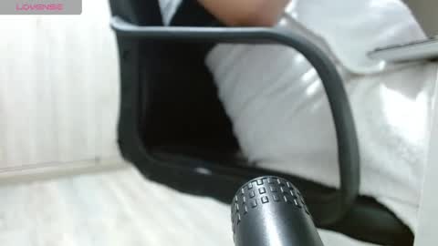 Snapshot of _tinyrousse_ chatting on 05/17/26, 01:03 Rousse online show from 05/17/26, 01:03