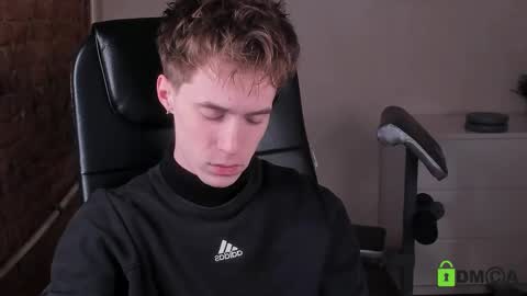 Snapshot of _tokyo_ghoul chatting on 11/21/25, 05:17 _tokyo_ghoul online show from 11/21/25, 05:17