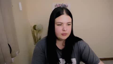 Snapshot of _trisha_li chatting on 09/17/25, 01:13 Trisha online show from 09/17/25, 01:13