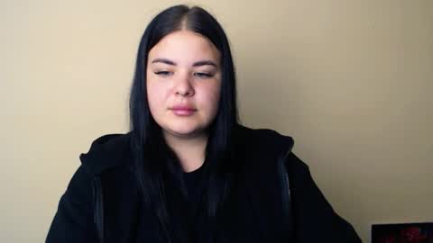 Snapshot of _trisha_li chatting on 10/08/25, 10:46 Trisha online show from 10/08/25, 10:46