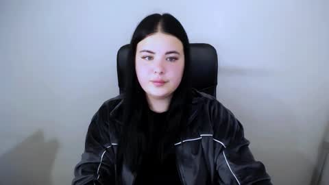 Snapshot of _trisha_li chatting on 10/23/25, 11:53 Trisha online show from 10/23/25, 11:53