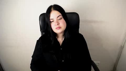 Snapshot of _trisha_li chatting on 10/26/25, 12:00 Trisha online show from 10/26/25, 12:00