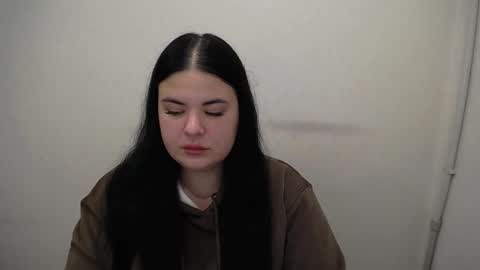 Snapshot of _trisha_li chatting on 10/28/25, 12:52 Trisha online show from 10/28/25, 12:52