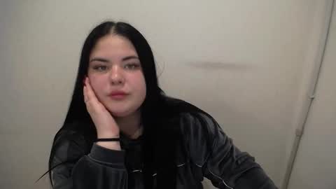 Snapshot of _trisha_li chatting on 10/30/25, 02:40 Trisha online show from 10/30/25, 02:40