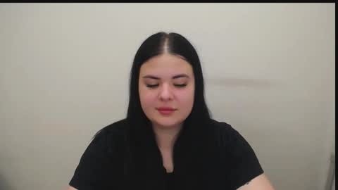 Snapshot of _trisha_li chatting on 11/05/25, 11:43 Trisha online show from 11/05/25, 11:43