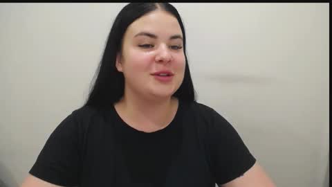 Snapshot of _trisha_li chatting on 11/06/25, 12:06 Trisha online show from 11/06/25, 12:06