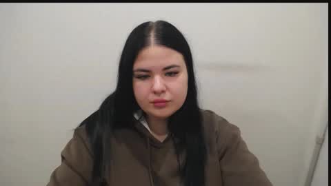 Snapshot of _trisha_li chatting on 11/08/25, 07:52 Trisha online show from 11/08/25, 07:52