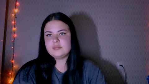 Snapshot of _trisha_li chatting on 11/30/25, 05:17 Trisha online show from 11/30/25, 05:17