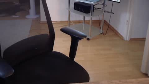 Snapshot of _trythis_ chatting on 12/05/24, 10:23 _trythis_ online show from 12/05/24, 10:23