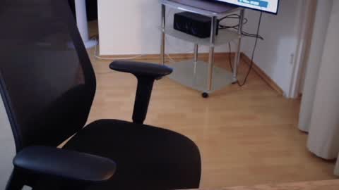 Snapshot of _trythis_ chatting on 12/06/24, 12:23 _trythis_ online show from 12/06/24, 12:23