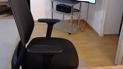 Snapshot of _trythis_ chatting on 11/10/25, 09:03 _trythis_ online show from 11/10/25, 09:03