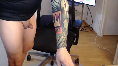 Snapshot of _trythis_ chatting on 12/14/25, 07:03 _trythis_ online show from 12/14/25, 07:03