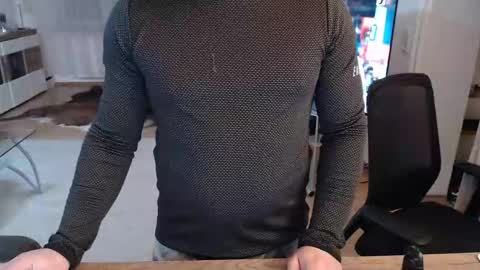 Snapshot of _trythis_ chatting on 12/14/25, 07:07 _trythis_ online show from 12/14/25, 07:07