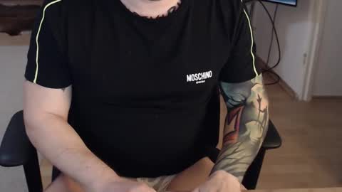 Snapshot of _trythis_ chatting on 12/19/25, 10:55 _trythis_ online show from 12/19/25, 10:55