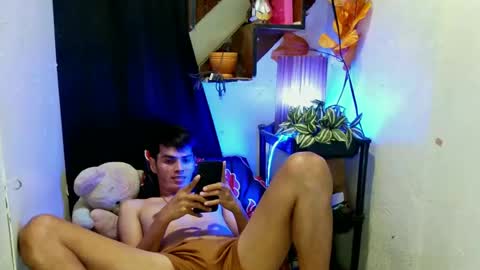 Snapshot of _urbabypam chatting on 01/05/25, 01:15 Urjerick online show from 01/05/25, 01:15