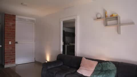 Anastasia Vahos online show from 10/19/25, 05:13