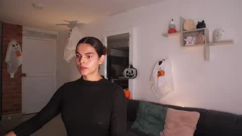 Anastasia Vahos online show from 10/27/25, 06:56