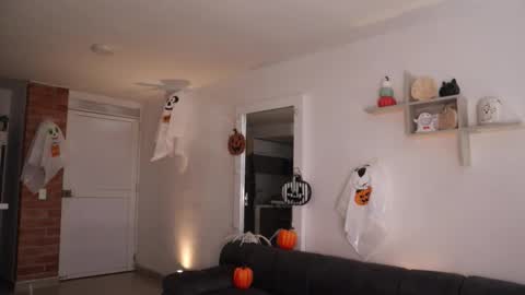 Anastasia Vahos online show from 10/30/25, 05:13