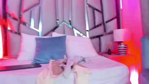 Snapshot of _valeria_saenz_ chatting on 12/14/25, 03:34 _valeria_saenz_ online show from 12/14/25, 03:34