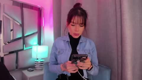 Snapshot of _valeria_saenz_ chatting on 07/03/26, 03:02 _valeria_saenz_ online show from 07/03/26, 03:02