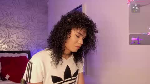 Snapshot of _vennuss_ chatting on 10/23/25, 04:23 Venus online show from 10/23/25, 04:23