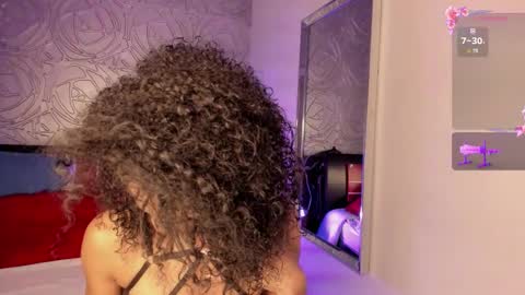 Snapshot of _vennuss_ chatting on 11/21/25, 03:49 Venus online show from 11/21/25, 03:49