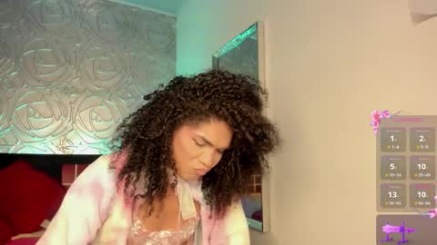 Snapshot of _vennuss_ chatting on 12/17/25, 12:38 Venus online show from 12/17/25, 12:38