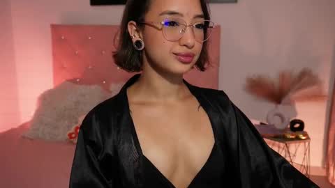 Snapshot of _victoria_florez chatting on 03/11/25, 11:37 VICTORIA online show from 03/11/25, 11:37