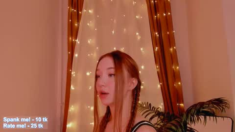 Snapshot of _violet_mills_ chatting on 10/23/25, 02:55 Violet online show from 10/23/25, 02:55