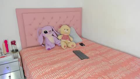 Snapshot of _violetadulce chatting on 10/04/25, 12:52 Violeta online show from 10/04/25, 12:52