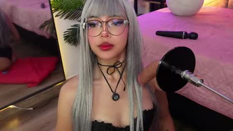 Snapshot of _viollettenoir_ chatting on 06/08/26, 09:15 online show from 06/08/26, 09:15