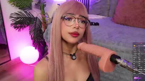 Snapshot of _viollettenoir_ chatting on 06/22/26, 09:23 online show from 06/22/26, 09:23