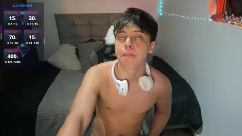 Snapshot of _walker007 chatting on 11/29/25, 03:42 Aron Walker online show from 11/29/25, 03:42