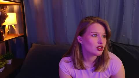 _watchmesmile_ online show from 04/22/26, 04:26
