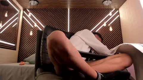  white fox  online show from 02/12/25, 08:59