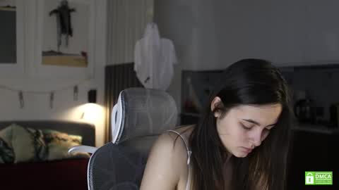 Snapshot of _whoareu_ chatting on 11/01/25, 12:18 Kristina online show from 11/01/25, 12:18