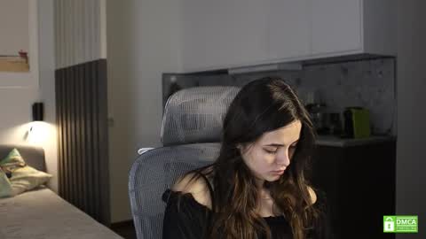 Snapshot of _whoareu_ chatting on 11/09/25, 12:25 Kristina online show from 11/09/25, 12:25