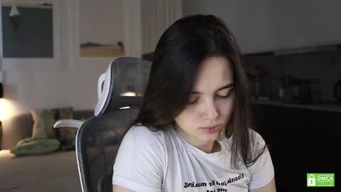 Snapshot of _whoareu_ chatting on 11/15/25, 10:45 Kristina online show from 11/15/25, 10:45