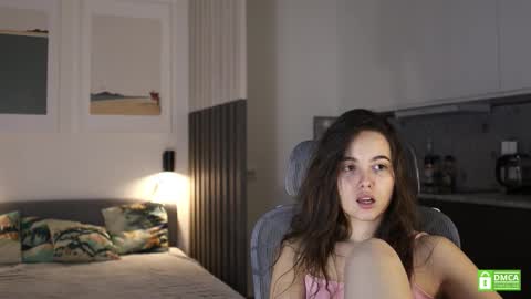 Snapshot of _whoareu_ chatting on 11/19/25, 11:54 Kristina online show from 11/19/25, 11:54