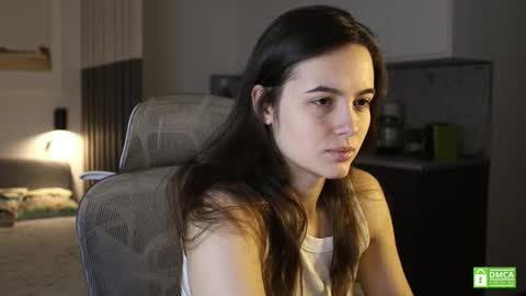 Snapshot of _whoareu_ chatting on 11/26/25, 11:22 Kristina online show from 11/26/25, 11:22