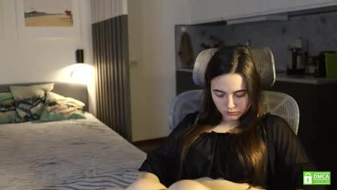 Snapshot of _whoareu_ chatting on 11/30/25, 11:58 Kristina online show from 11/30/25, 11:58