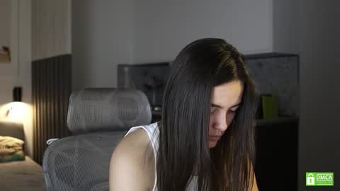 Snapshot of _whoareu_ chatting on 12/05/25, 11:30 Kristina online show from 12/05/25, 11:30