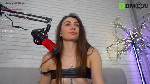 Snapshot of _wild_berry chatting on 02/06/25, 10:21 Lily online show from 02/06/25, 10:21