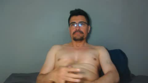 Snapshot of _xbesteb11 chatting on 06/20/26, 10:34 _xbesteb11 online show from 06/20/26, 10:34