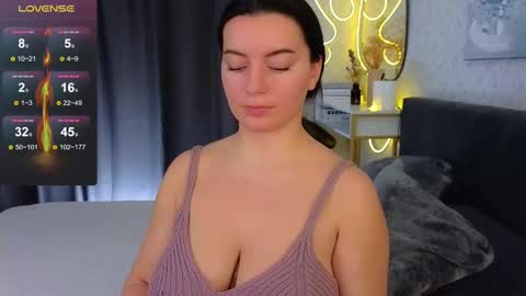 Snapshot of _your_sweetdream chatting on 02/14/25, 09:13 Jasmine online show from 02/14/25, 09:13