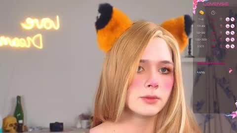 LITTLE FOX online show from 10/22/25, 04:18