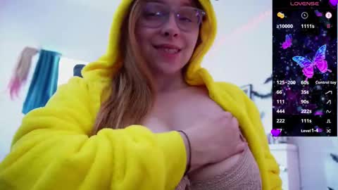 Snapshot of _yummy_girl_ chatting on 11/30/25, 09:24 Polly online show from 11/30/25, 09:24